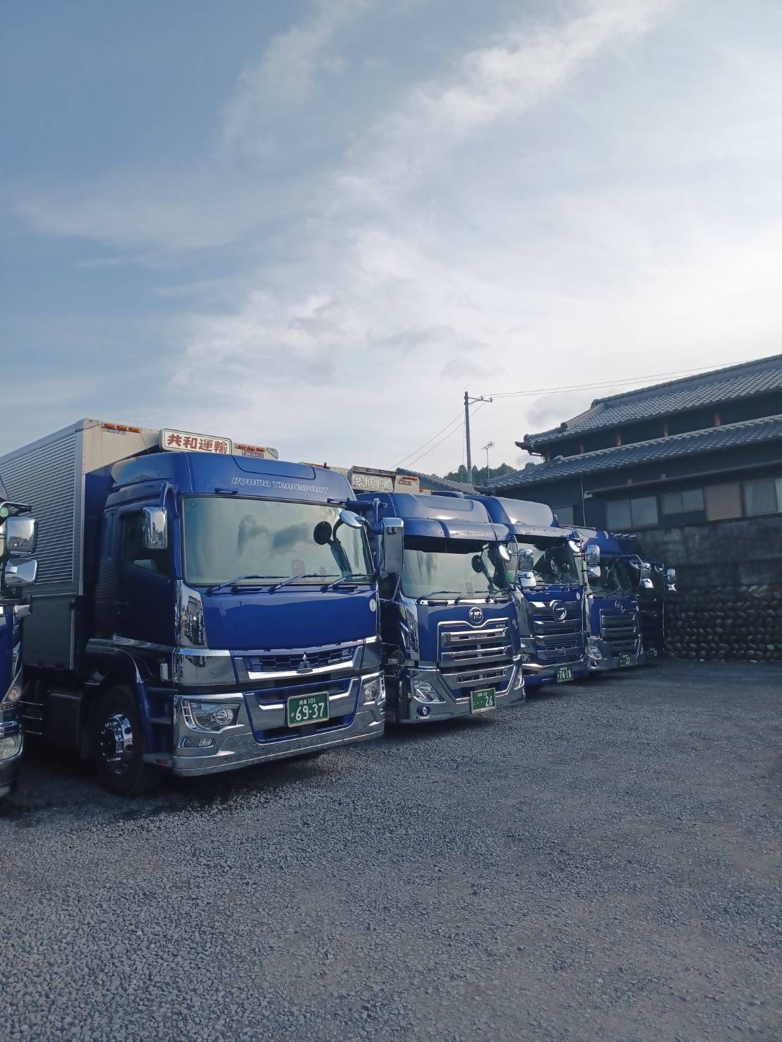 並んだウィング